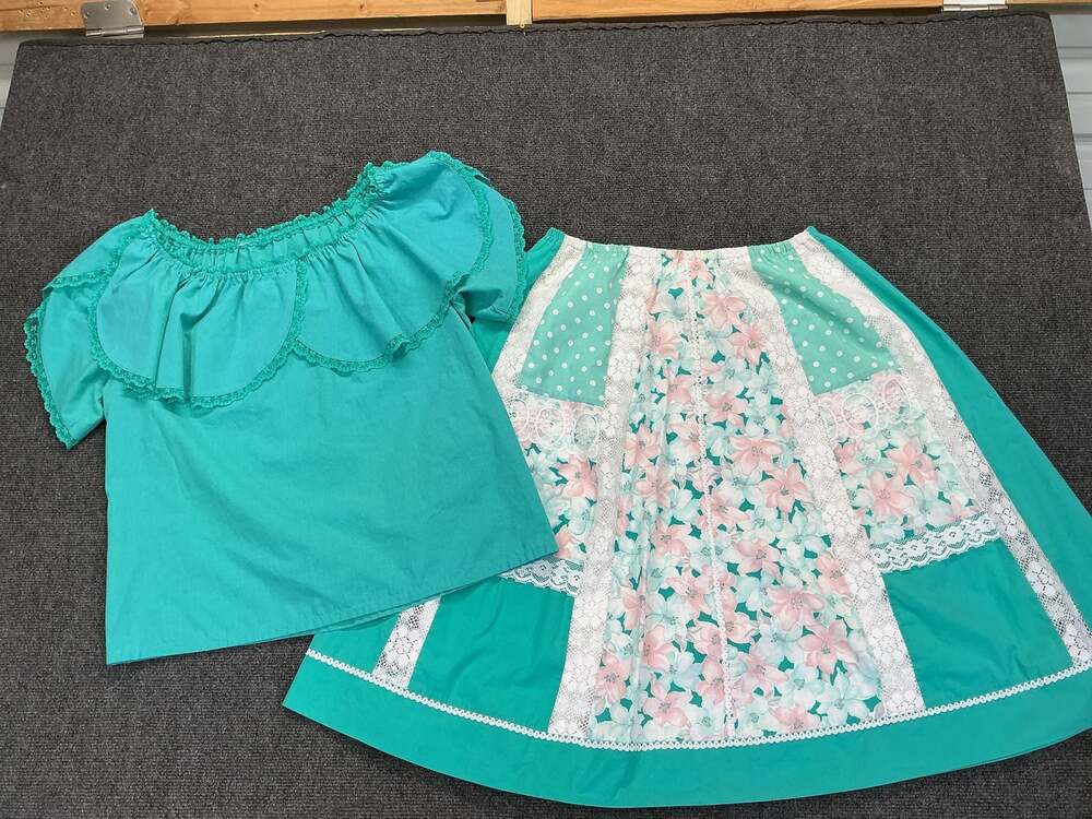 Vintage Carefree Fashions Two-Piece Set Size M Teal Floral Lace